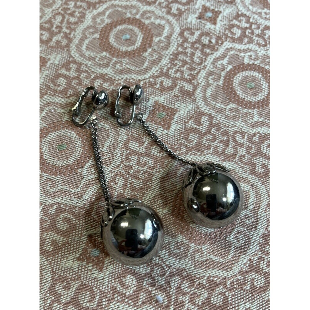 Vintage Mod Clip On Dangle Earrings